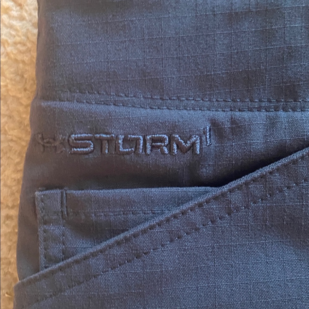 Under Armour 30//32 US storm pants. Can be unisex. Excellent condition - Picture 3 of 7